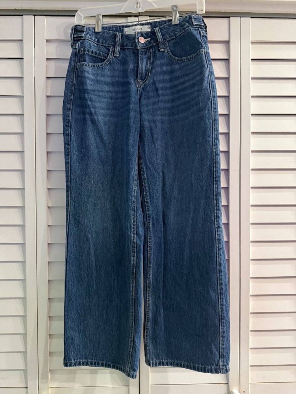 Hollister Low-Rise Baggy Jeans Medium Wash - Size 24 Short (00 Short)